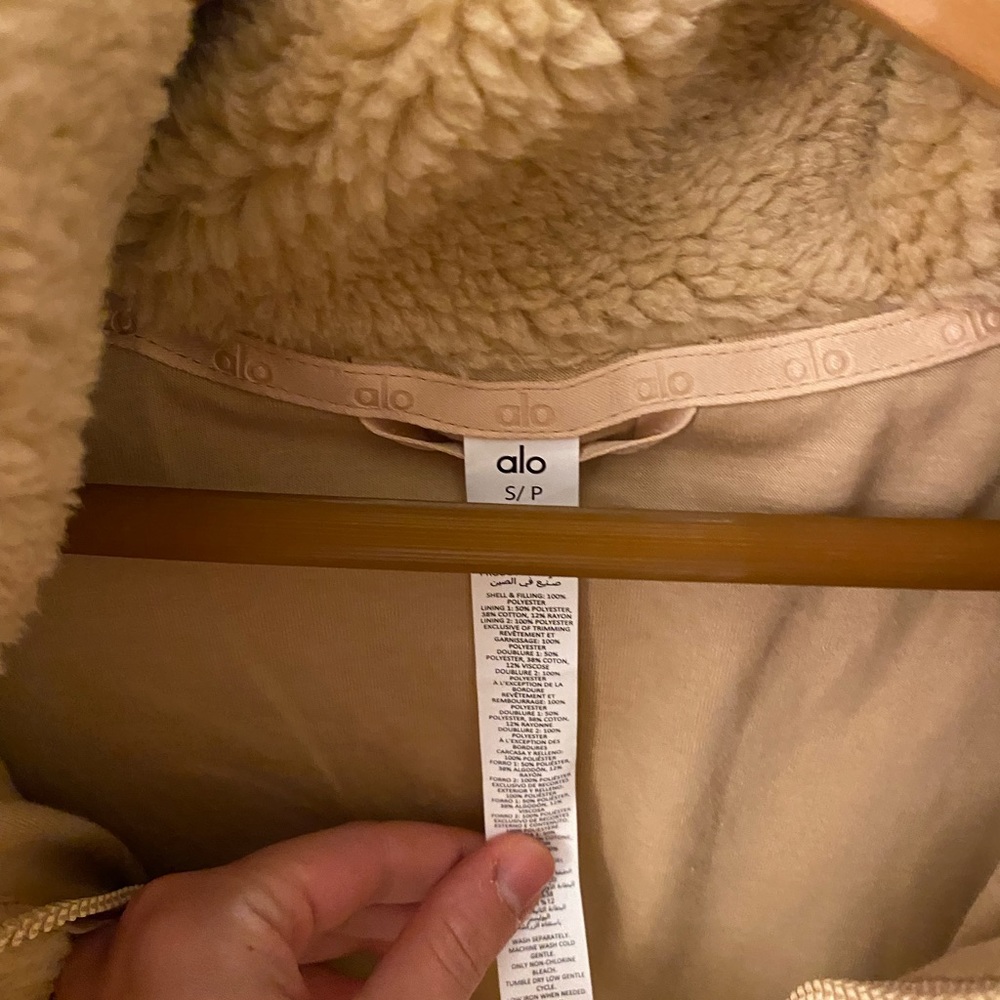 ALO Yoga Camel Sherpa Snow Angel Puffer Jacket - Picture 5 of 8